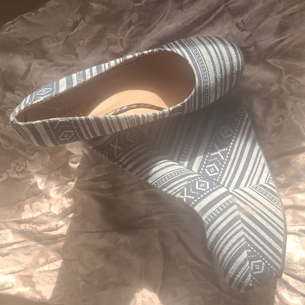 Boho canvas round toe wedge heels size 8.5 M navy blue/white